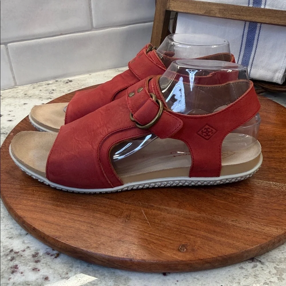 Quoddy W Ring Red Leather Women's Sandals